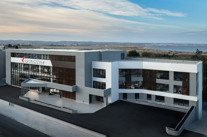 o-omilos-epsilonnet-oloklirose-ti-metafora-tis-edras-tou-kai-egkainiazei-to-neo-kentro-psifiakis-technologias-kainotomias[1]